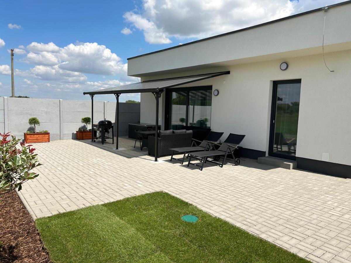 Apartman Zuzana Nesvady Dış mekan fotoğraf
